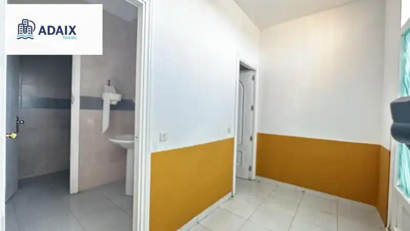Badezimmer von Fabrikhallen zur Miete in Polán