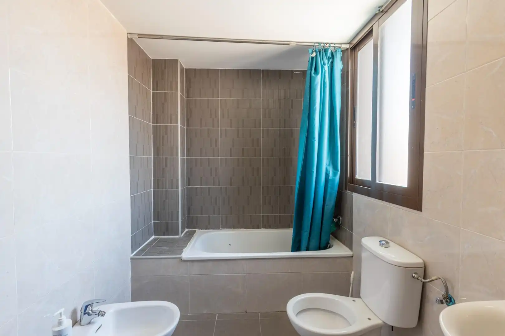 Baño de Casa adosada en venta en Pulianas con Aire acondicionado, Calefacción y Terraza