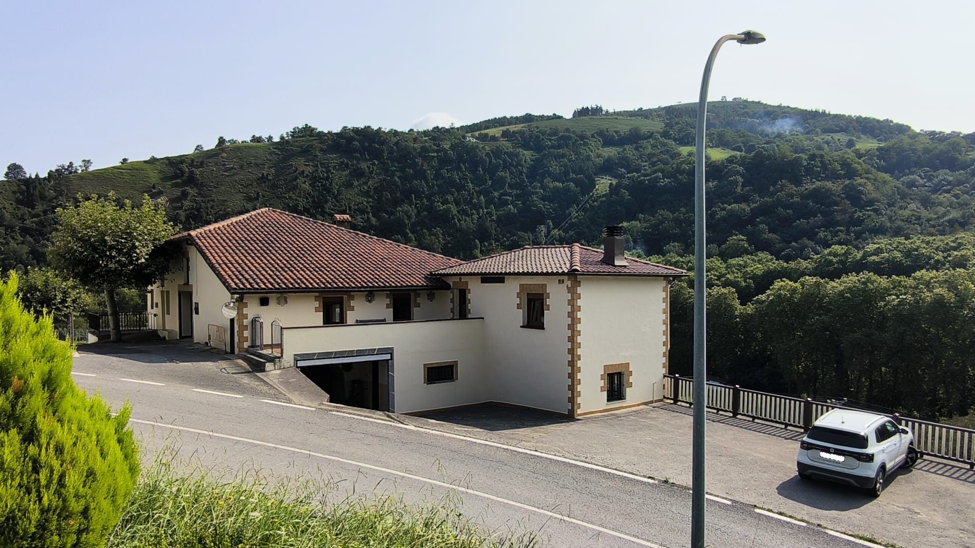 Vista exterior de Finca rústica en venda en Aizarnazabal amb Calefacció, Terrassa i Moblat