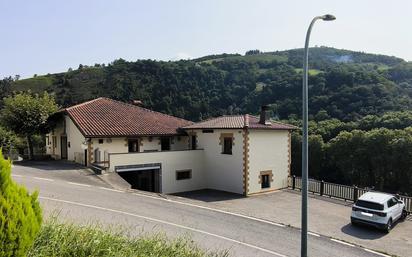 Außenansicht von Country house zum verkauf in Aizarnazabal mit Terrasse