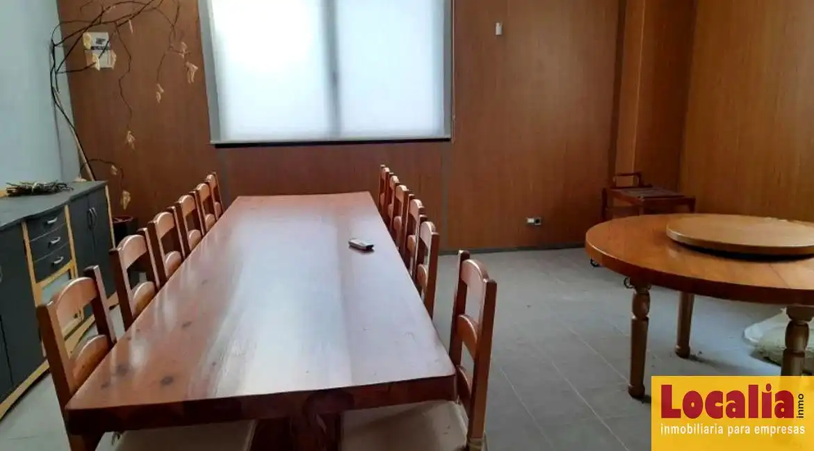 Esszimmer von Fabrikhallen zum Verkauf in Lanciego / Lantziego