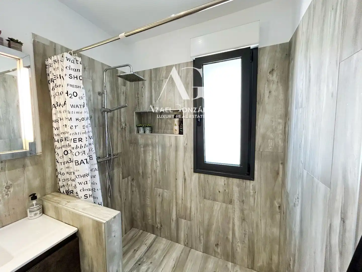 Bathroom of Houses for sale in Santander  with Heating, Private garden and Terrace