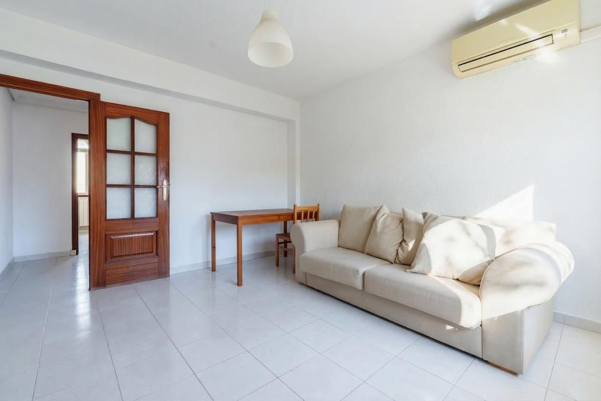 Living room of Flat for sale in  Madrid Capital  with Heating, Terrace and Storage room