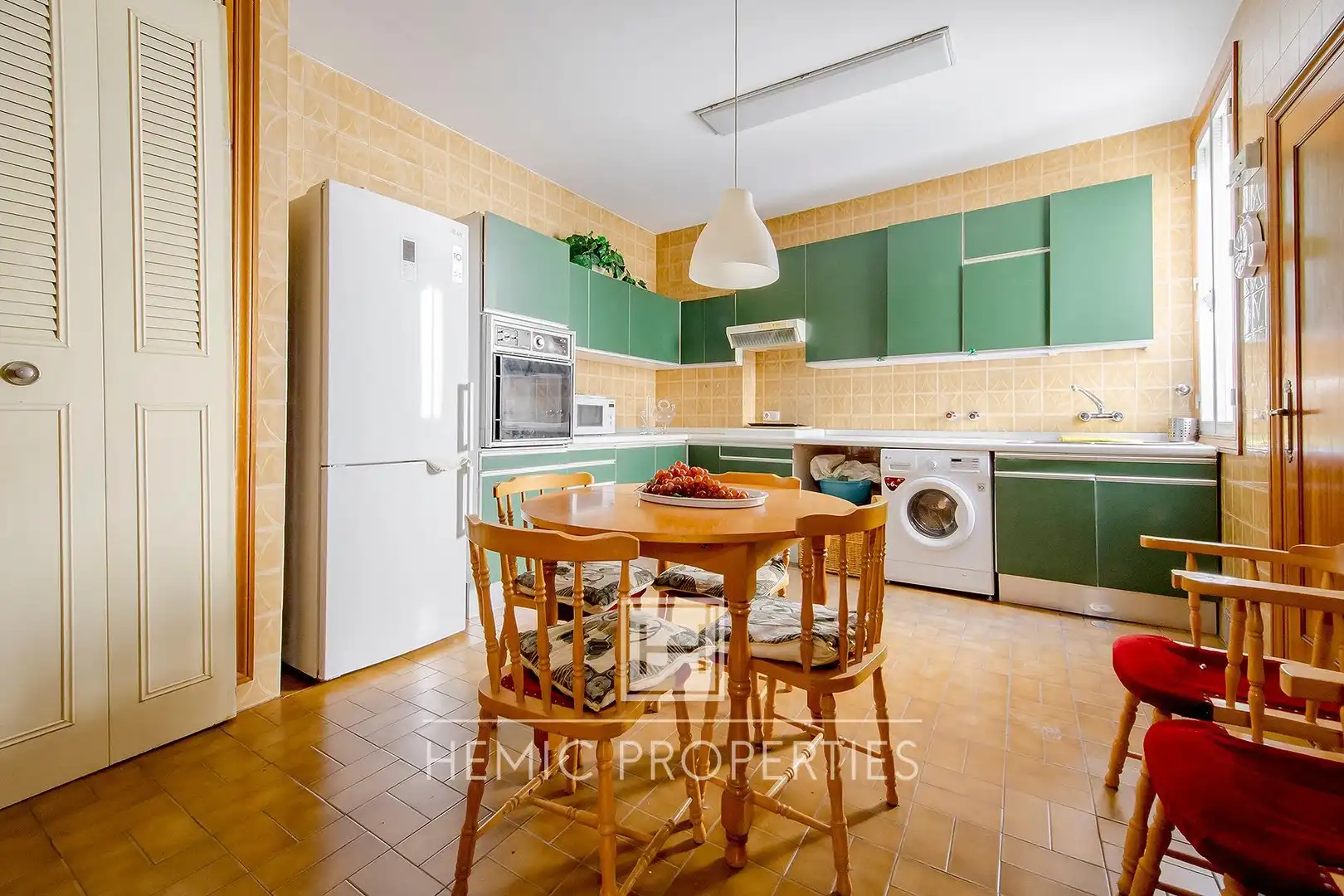 Cocina de Piso en venta en Madrid con Trastero y Balcón