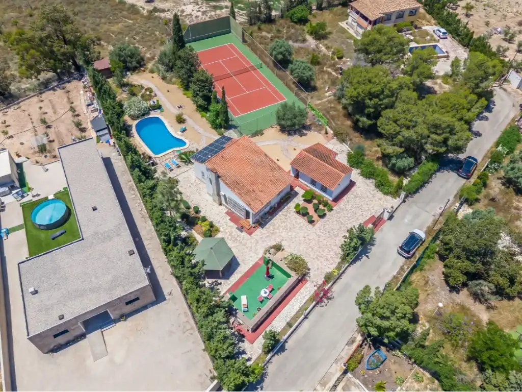 Vista exterior de Casa o xalet en venda en San Vicente del Raspeig / Sant Vicent del Raspeig amb Piscina
