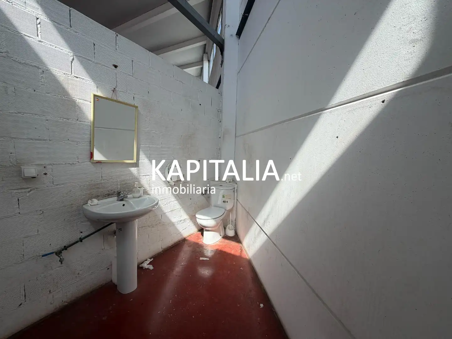 Badezimmer von Fabrikhallen zur Miete in Atzeneta d'Albaida