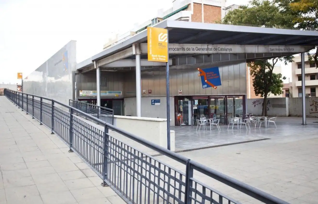 Vista exterior de Pis en venda en Sant Andreu de la Barca amb Forn i Balcó