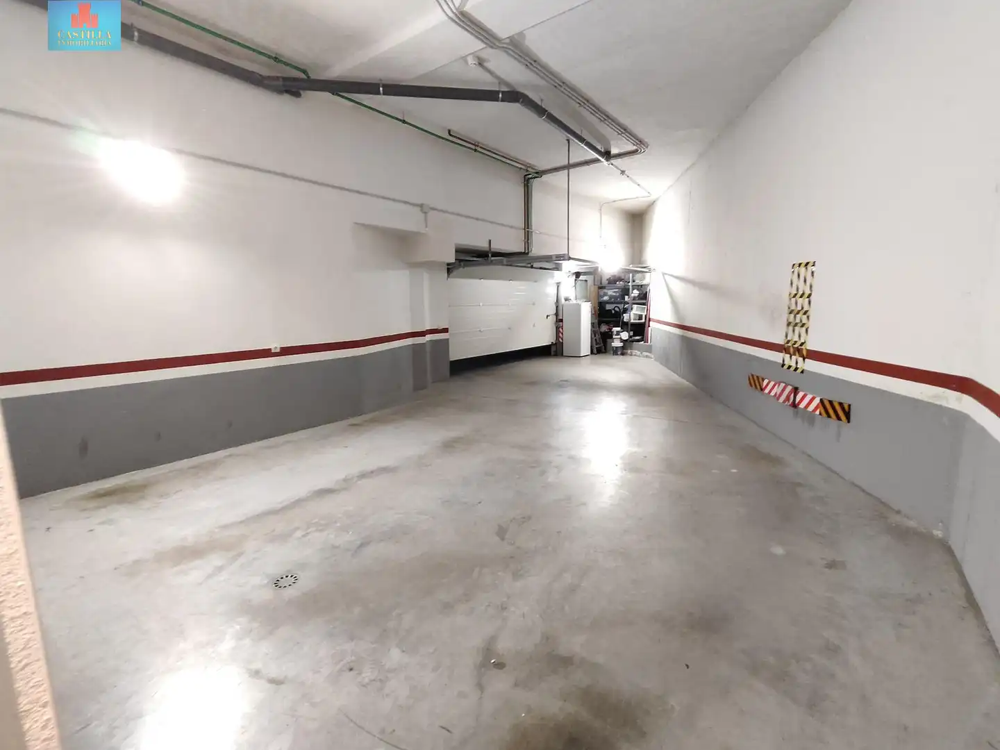 Parking de Casa adosada en venta en Ávila con Calefacción, Jardín privado y Terraza