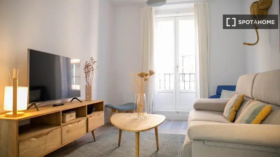 Flat for rent in Cortes - Huertas