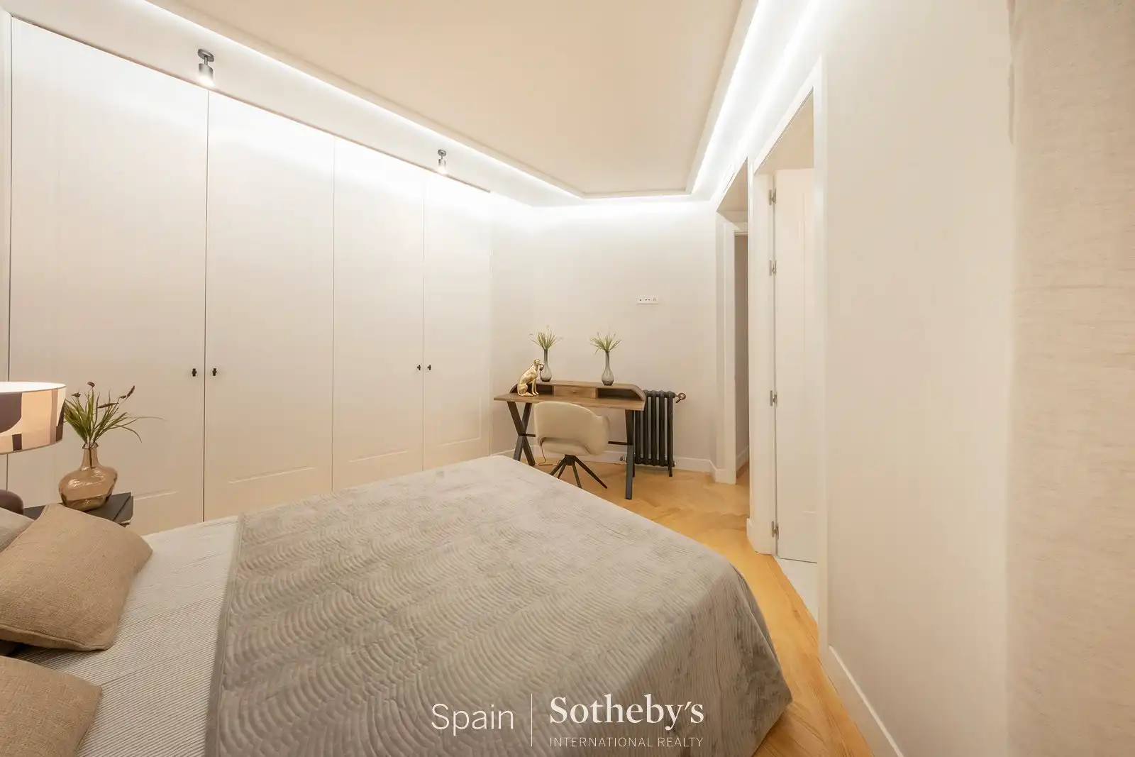 Bedroom of Apartments for sale in Madrid  with Air Conditioner and Heating