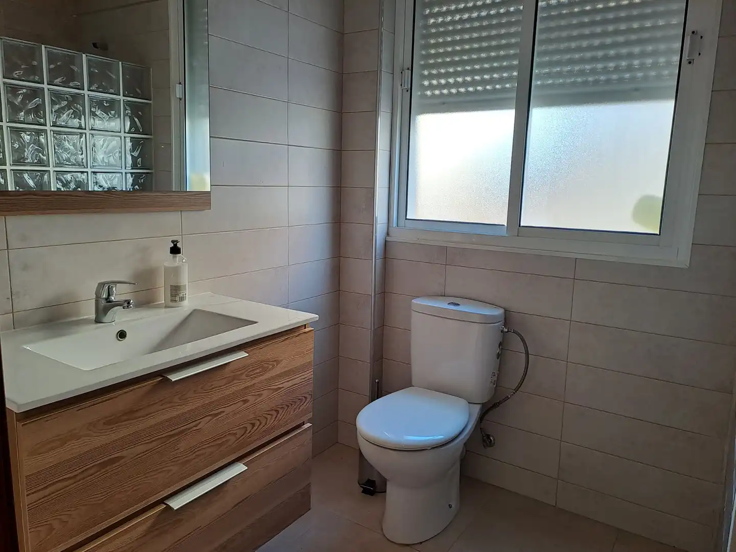 Bany de Pis de lloguer en Dos Hermanas amb Aire condicionat, Calefacció i Terrassa