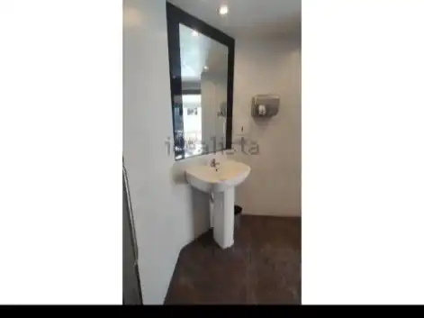 Baño de Local en venta en Balmaseda con Calefacción, Terraza y Amueblado