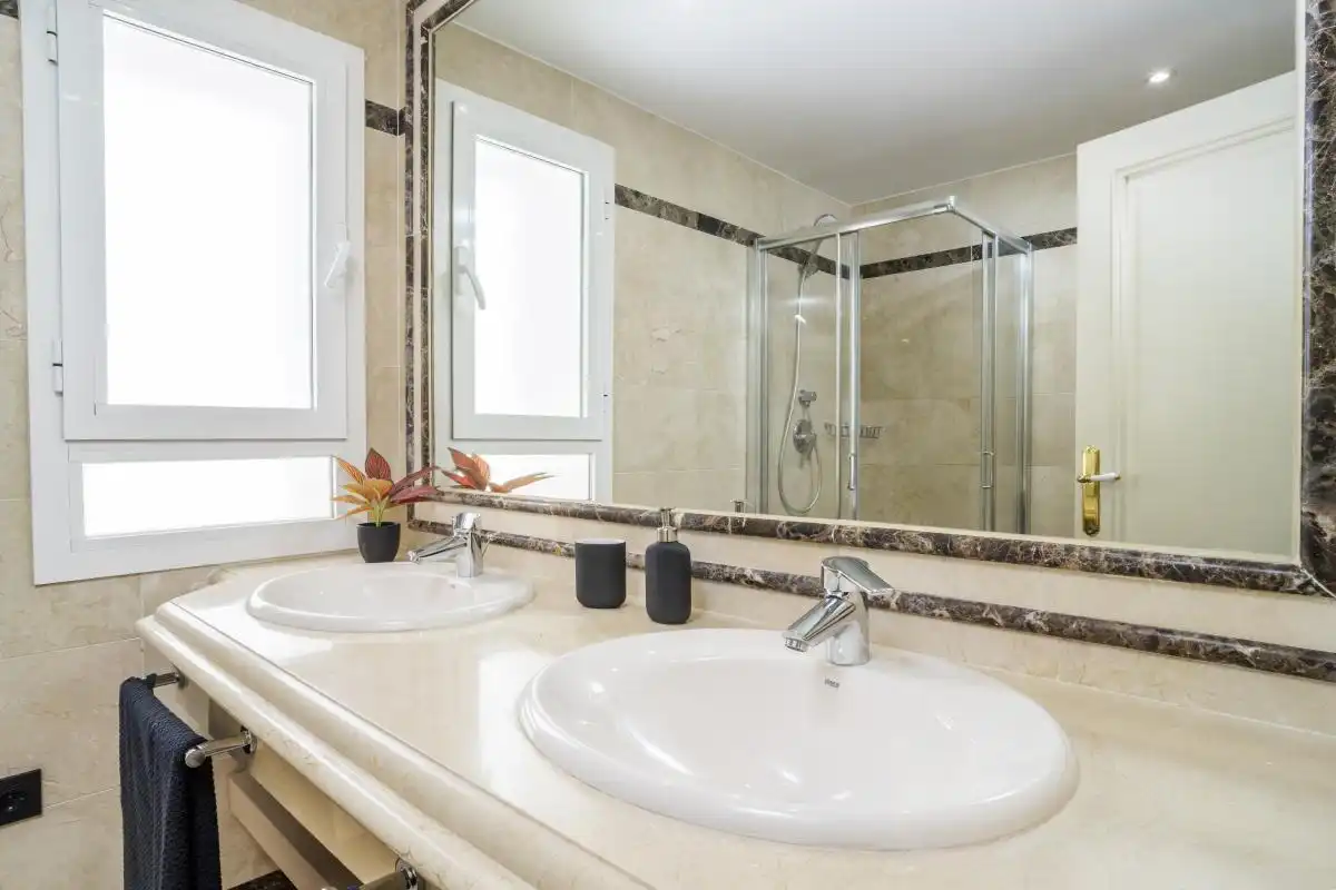 Bathroom of Flat for sale in Marbella  with Air Conditioner, Heating and Private garden