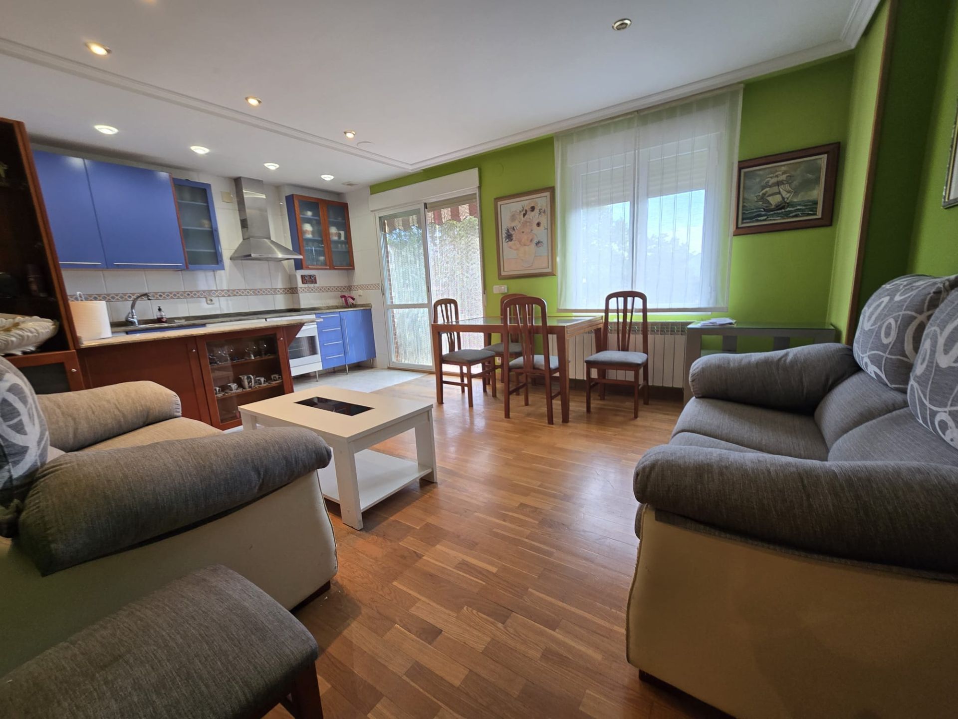 Sala d'estar de Apartament en venda en  Logroño amb Calefacció, Terrassa i Piscina comunitària