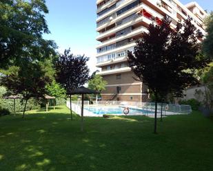 Swimming pool of Flat for sale in  Madrid Capital  with Heating, Private garden and Terrace