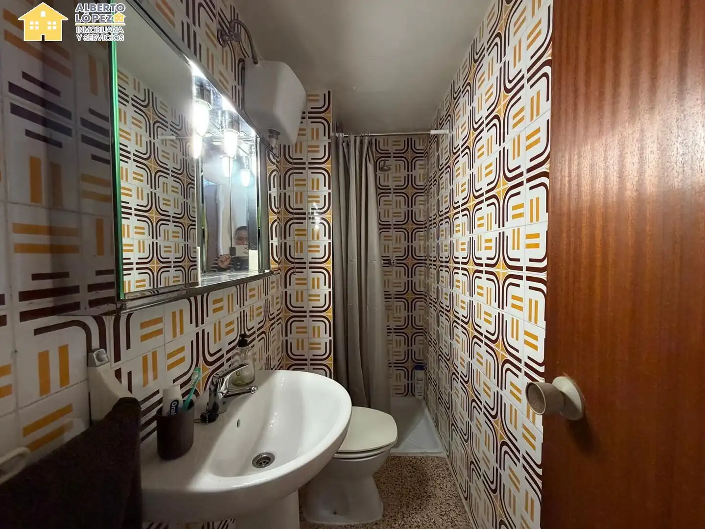 Bathroom of Flat for rent in Elche / Elx  with Terrace, Furnished and Balcony