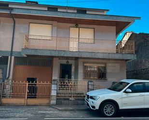 Vista exterior de Casa o xalet en venda en San Amaro amb Balcó