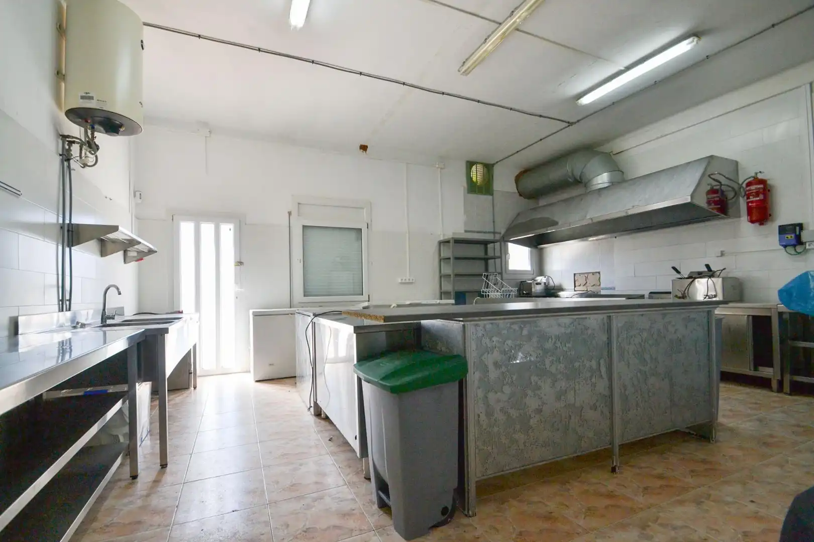 Cuina de Local en venda en Deltebre amb Aire condicionat i Moblat