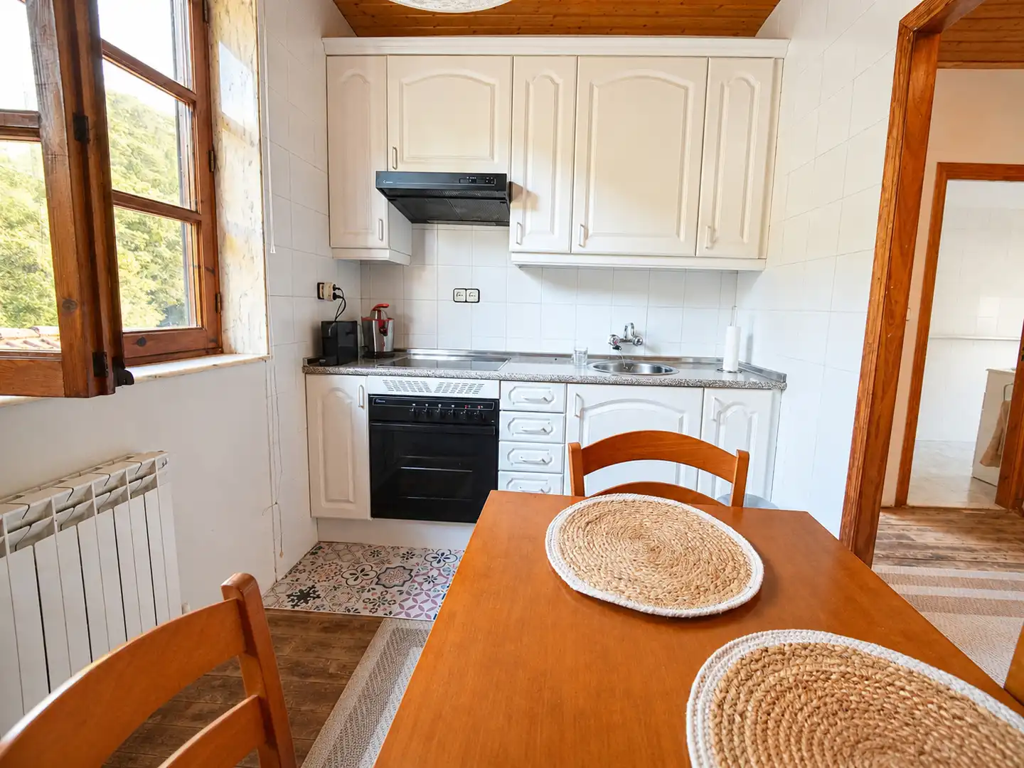 Cuina de Casa o xalet en venda en Salas amb Jardí privat, Traster i Moblat