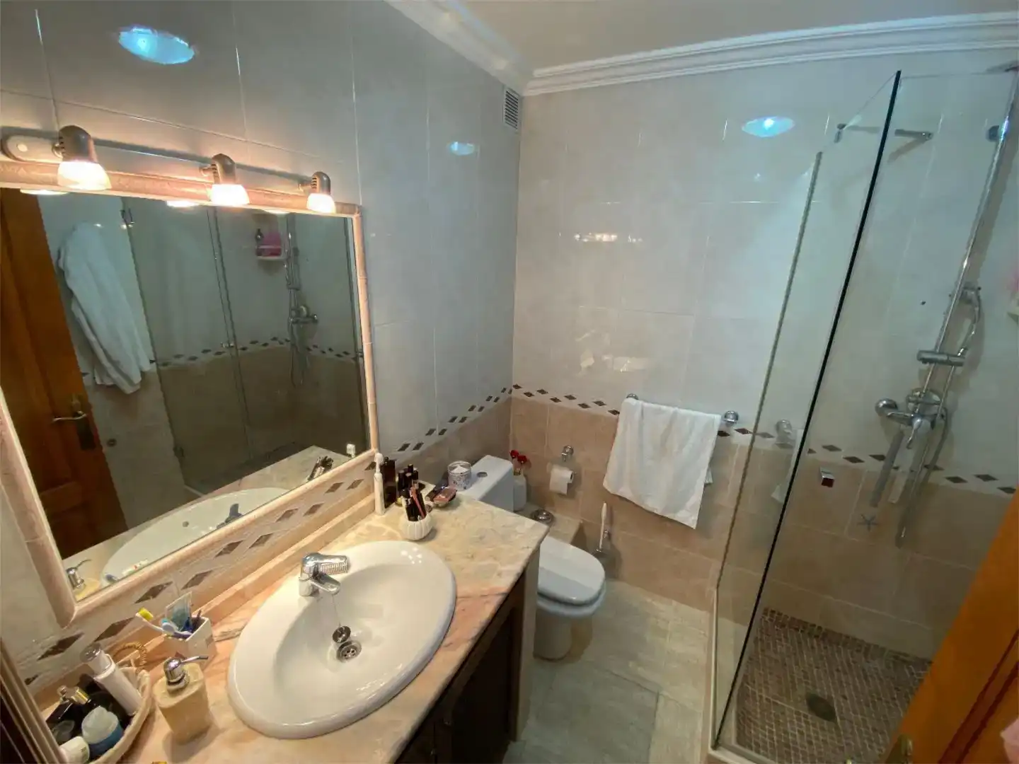 Baño de Piso en venta en Santa Eulària des Riu con Aire acondicionado, Amueblado y Balcón