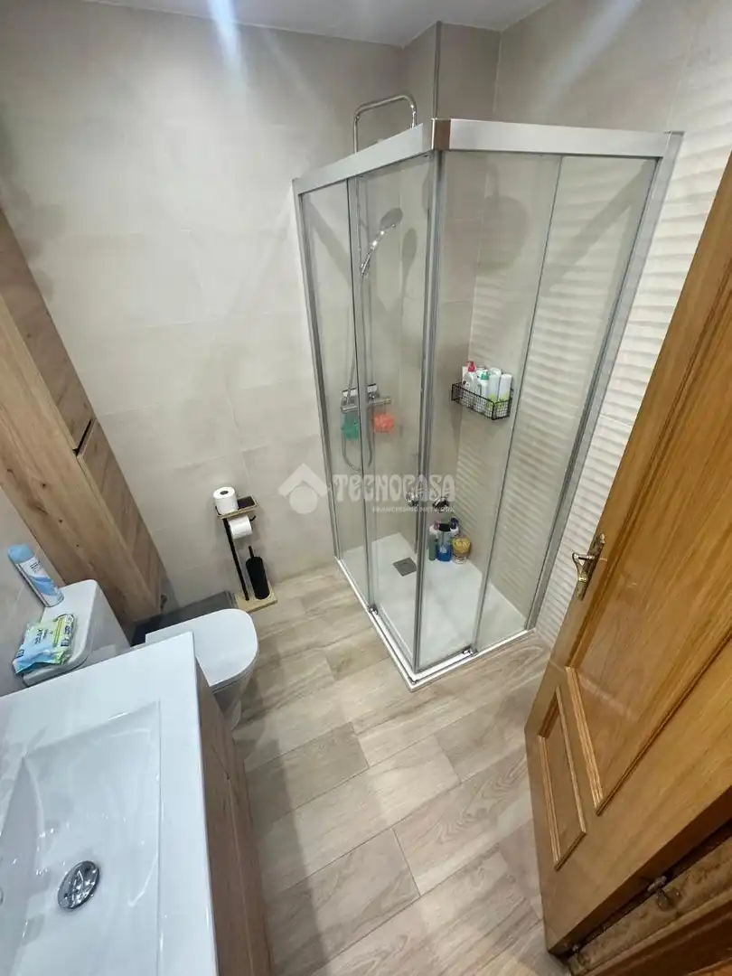 Baño de Piso en venta en Fuenlabrada con Calefacción y Terraza