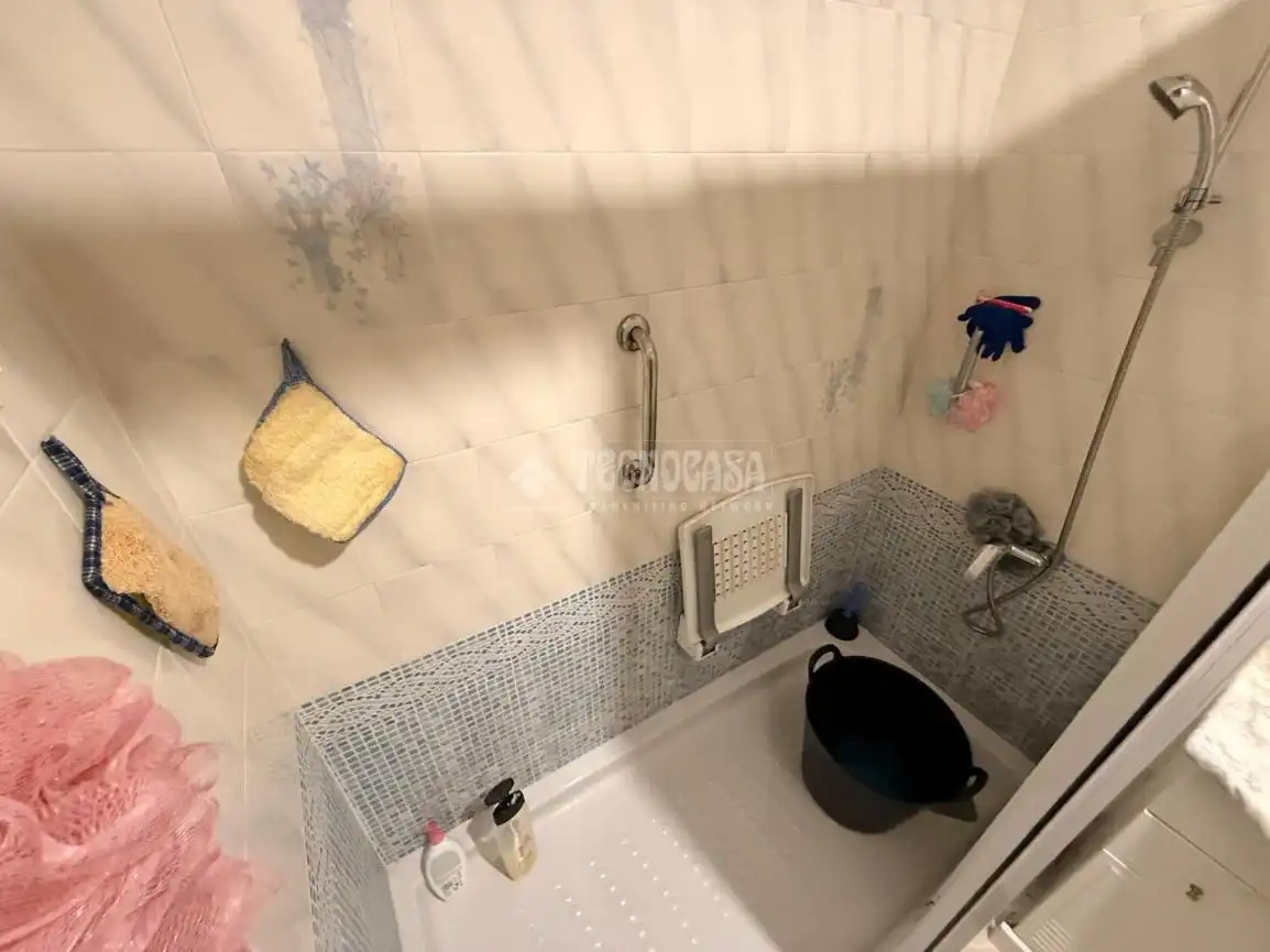 Badezimmer von Wohnung zum Verkauf in Madrid mit Klimaanlage, Heizung und Parkett