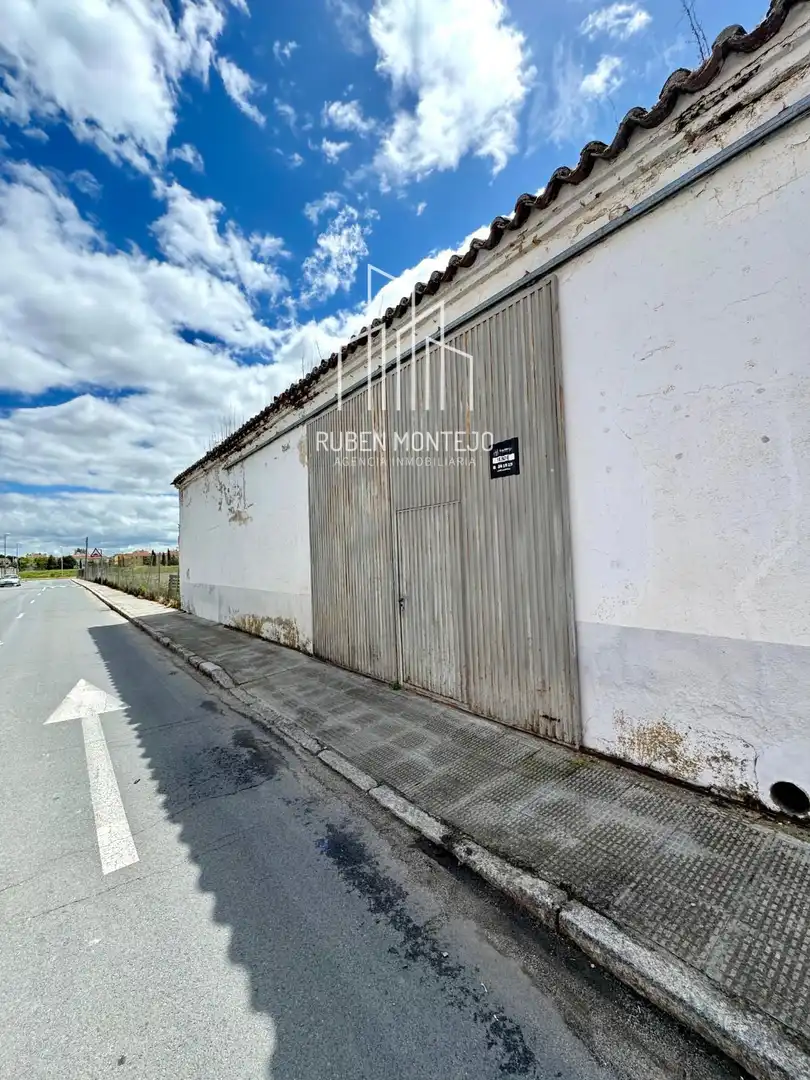 Außenansicht von Fabrikhallen zum Verkauf in Peñaranda de Bracamonte
