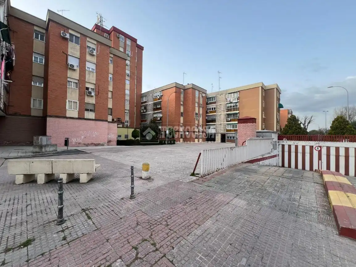 Vista exterior de Garaje en venta en Fuenlabrada