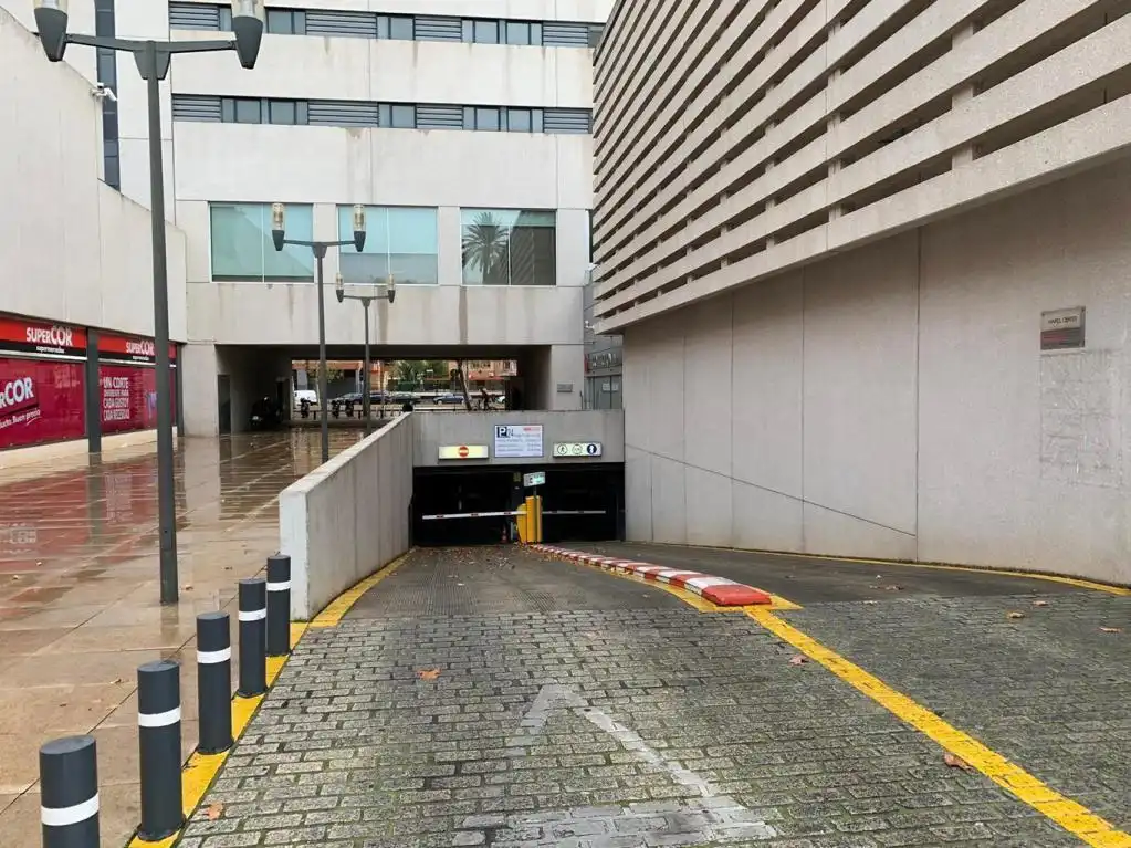 Aparcament amb ascensor en venda a Avenida de Diego Martínez Barrio 4, imagen 8