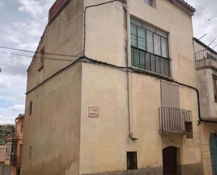 Vista exterior de Casa adosada en venda en Valjunquera amb Terrassa i Balcó