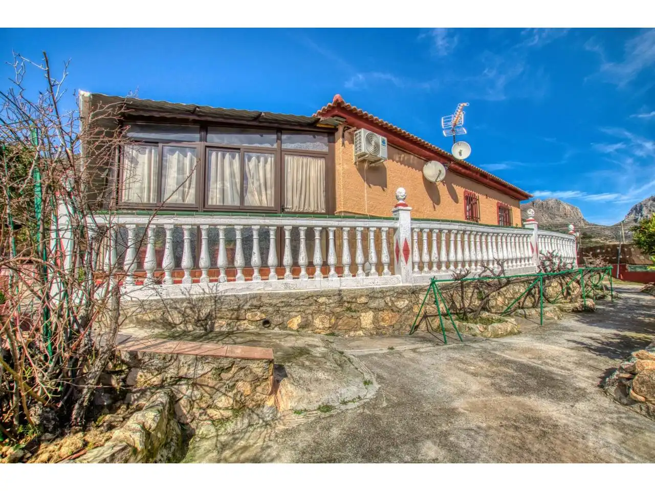 Vista exterior de Finca rústica en venta en Alcaucín con Terraza y Piscina