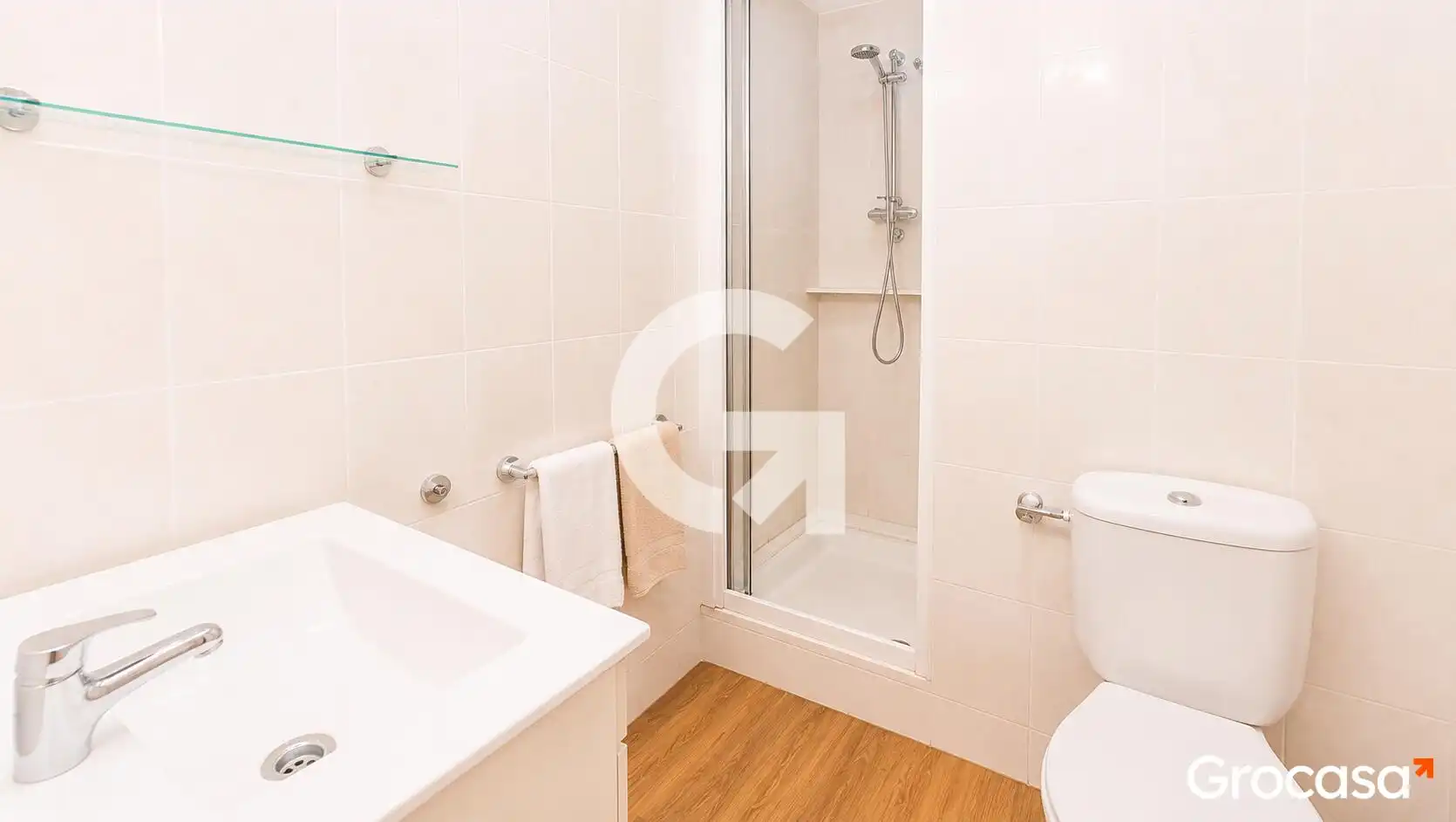 Badezimmer von Wohnung zum Verkauf in Vilanova i la Geltrú mit Klimaanlage, Terrasse und Ofen