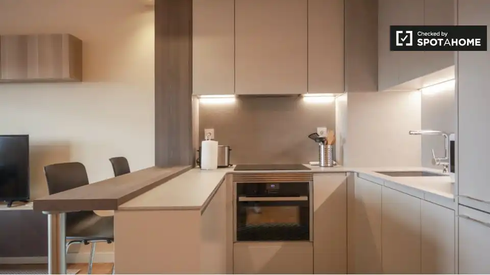 Küche von Wohnung zur Miete in Madrid mit Klimaanlage, Heizung und Möbliert