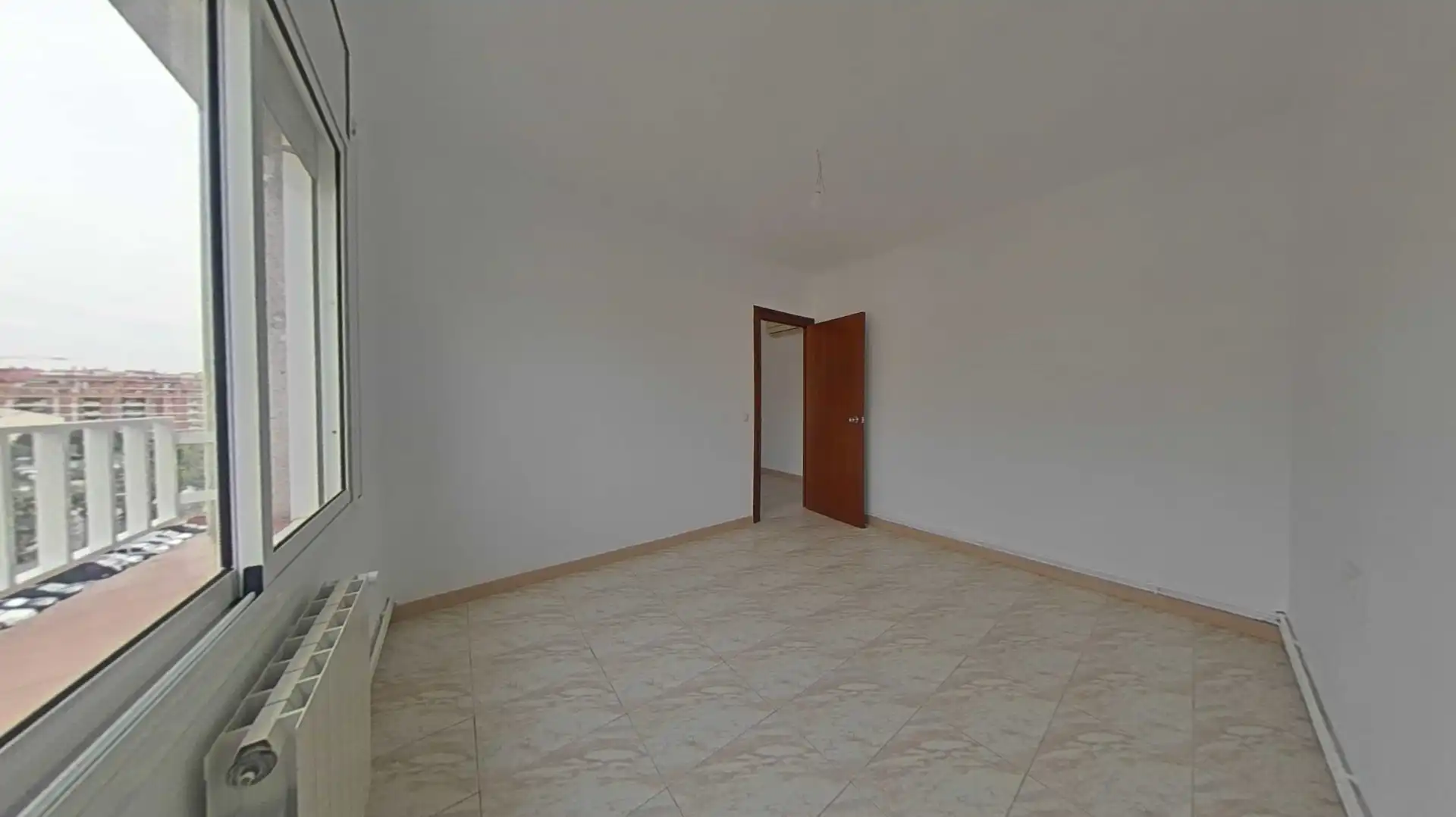 Piso en venta en L'Hospitalet de Llobregat con Calefacción
