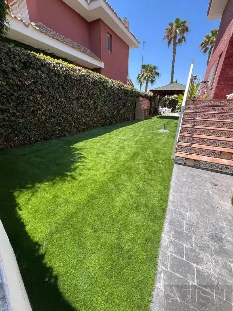 Jardí de Casa o xalet en venda en Alicante / Alacant amb Aire condicionat, Traster i Piscina comunitària