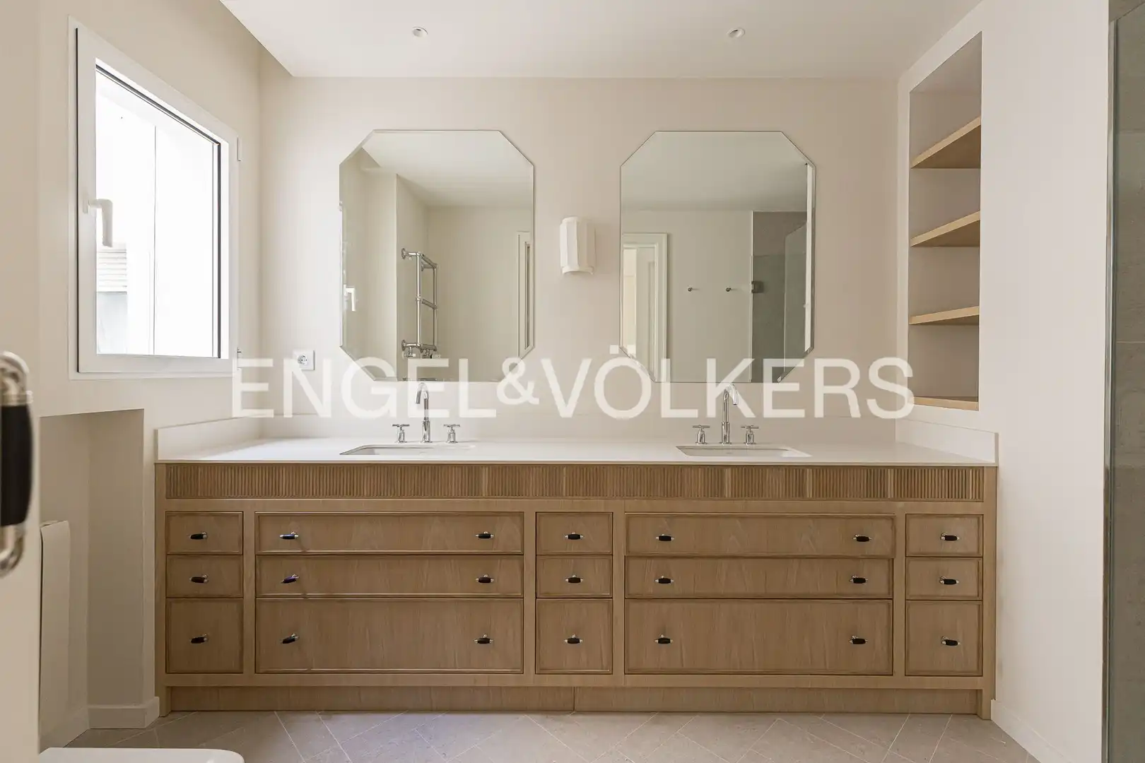 Bathroom of Flat for rent in Madrid  with Air Conditioner, Heating and Terrace