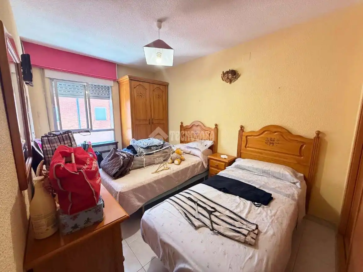 Bedroom of Flat for sale in Madrid  with Air Conditioner, Terrace and Balcony