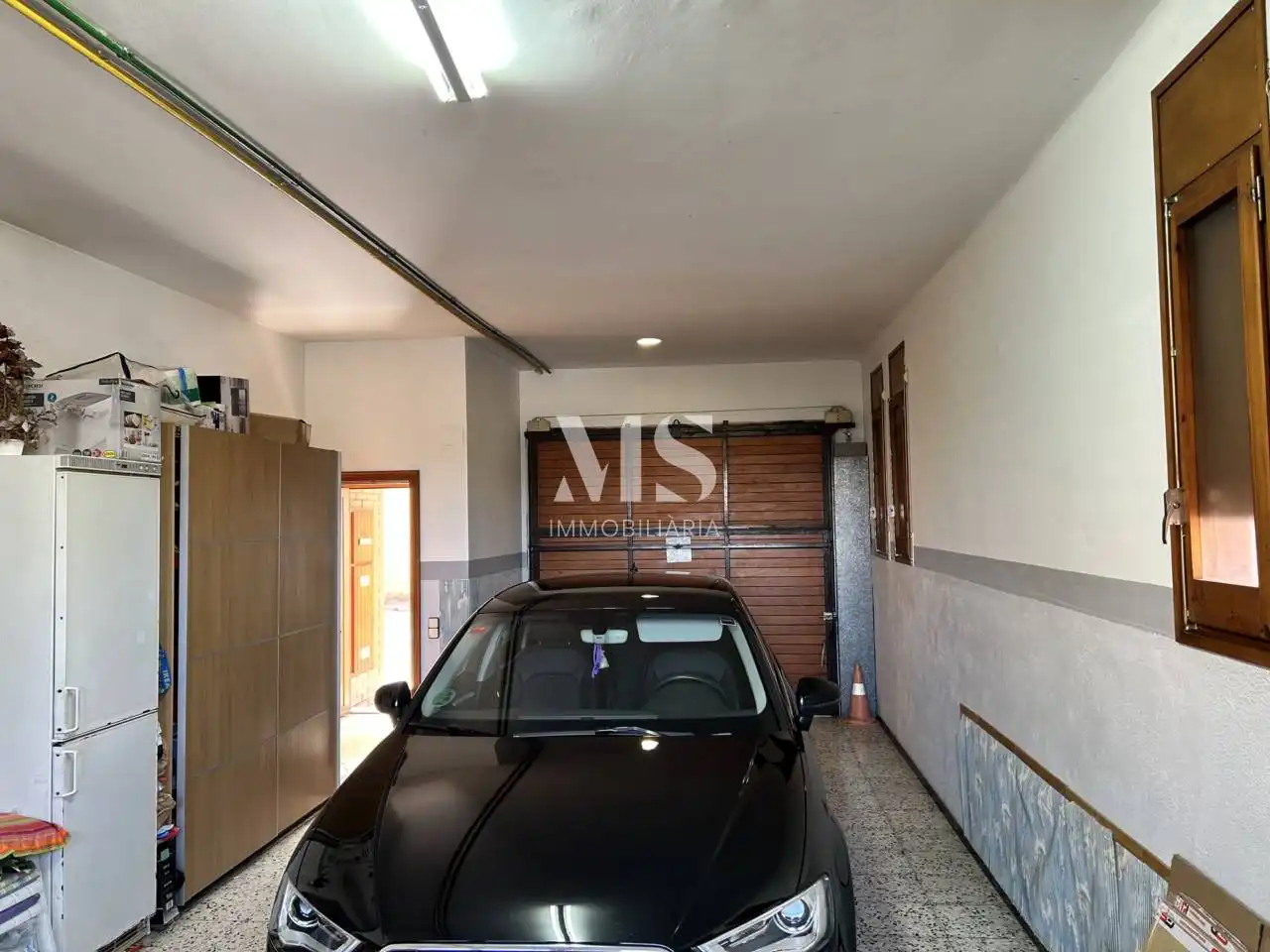 Aparcament de Casa adosada en venda en Vic amb Aire condicionat, Calefacció i Jardí privat