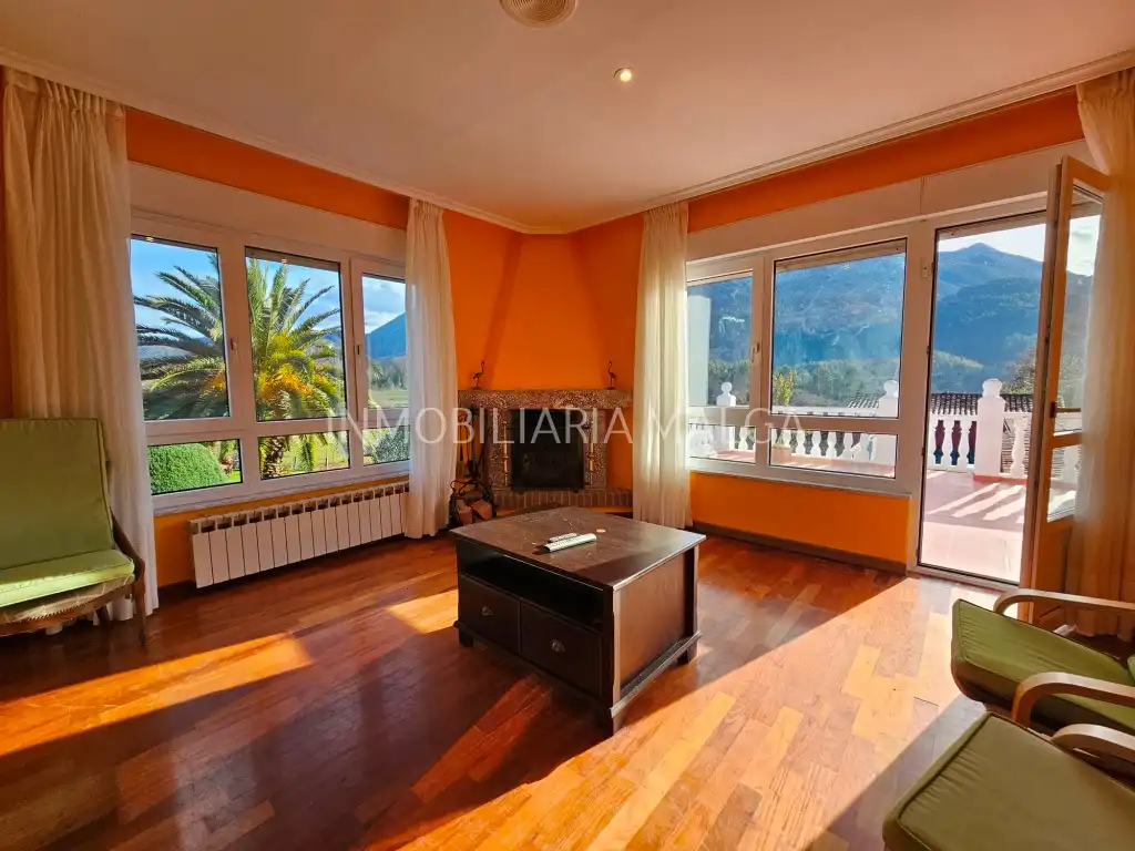 Sala de estar de Casa o chalet en venta en Colunga con Calefacción, Jardín privado y Parquet