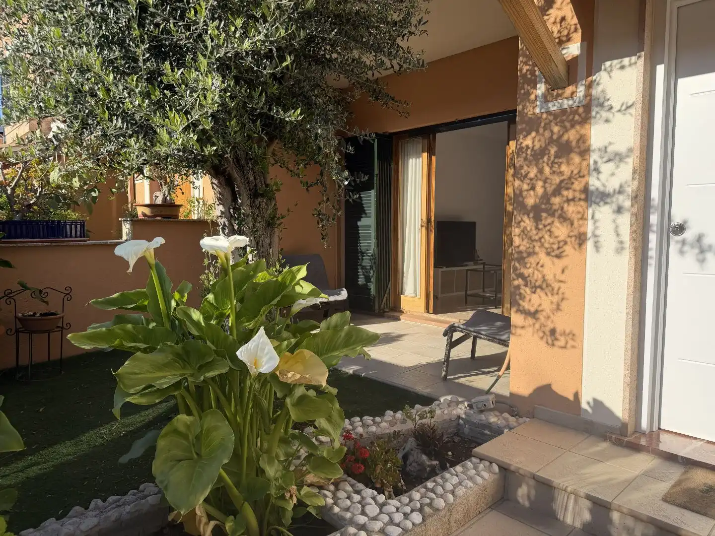 Adosado con jardín en venta en Canonge Sebastià Gili 6, imagen 2