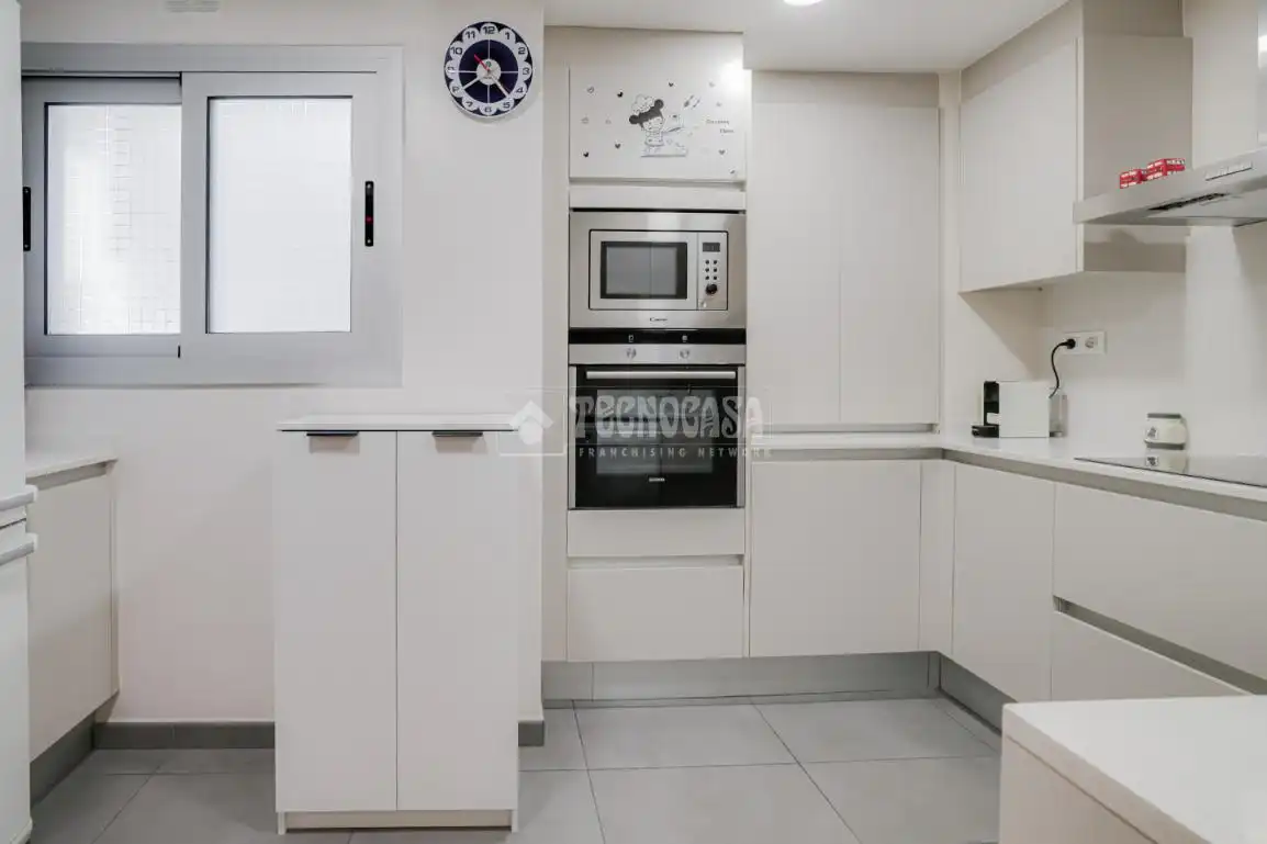 Cocina de Piso en venta en L'Hospitalet de Llobregat con Aire acondicionado, Calefacción y Balcón