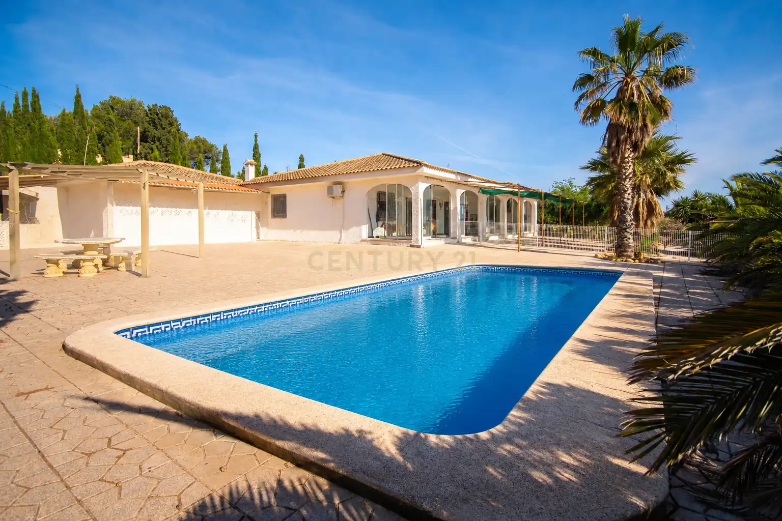 Vista exterior de Casa o chalet en venta en Alicante / Alacant con Jardín privado, Trastero y Piscina