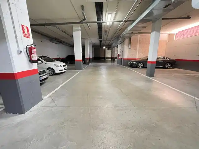 Parking de Apartamento en venta en Cistérniga con Calefacción, Trastero y Amueblado