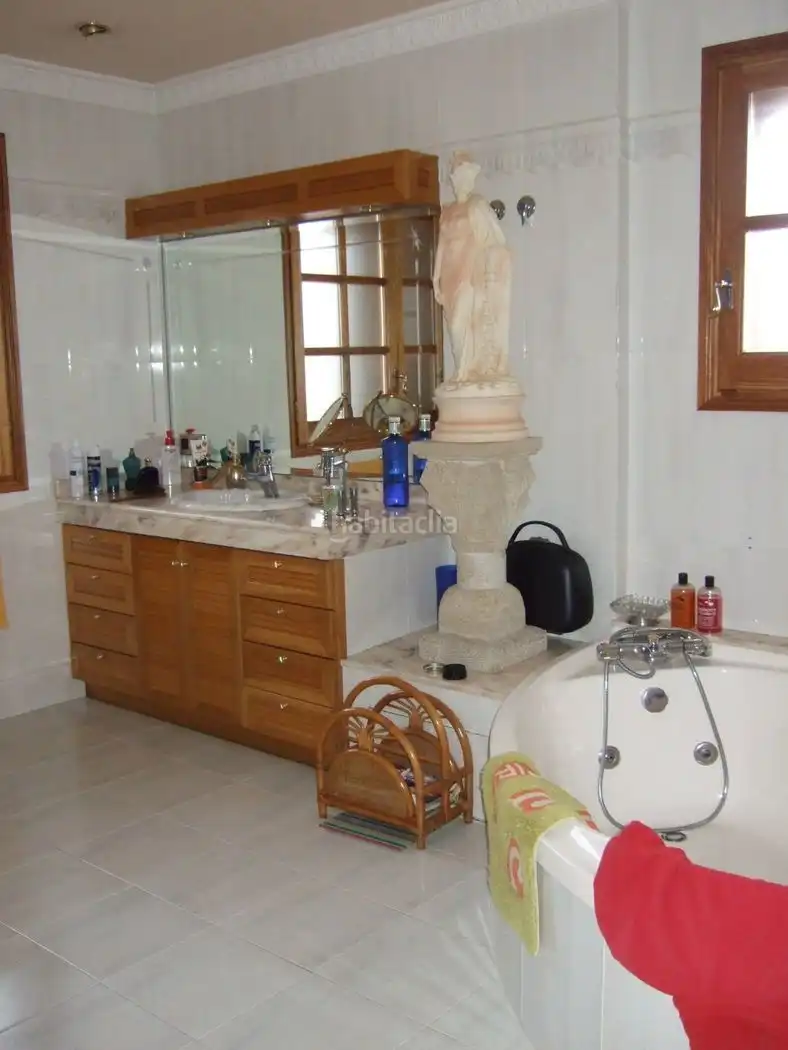 Bany de Casa o xalet en venda en Mataró amb Aire condicionat, Calefacció i Jardí privat