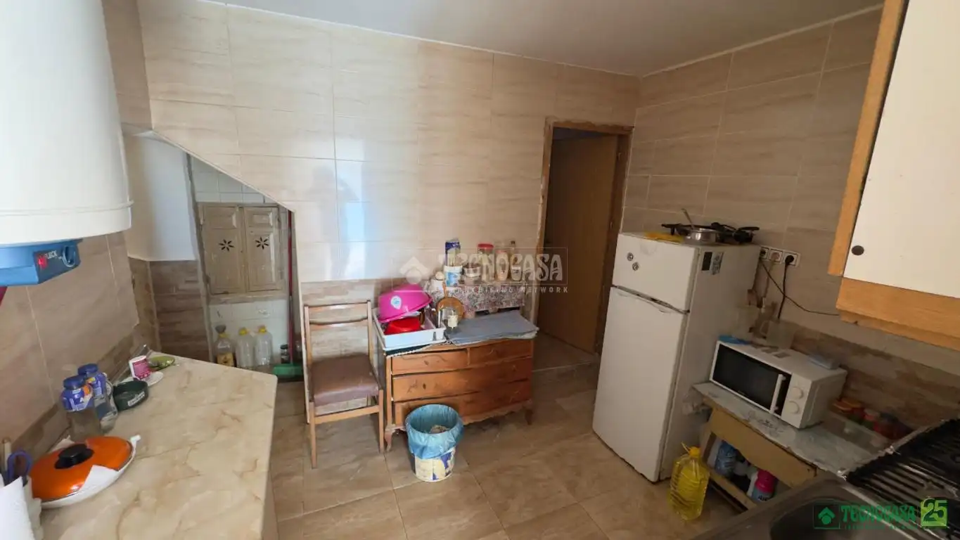 Cocina de Casa adosada en venta en Puebla de Almenara con Calefacción y Amueblado