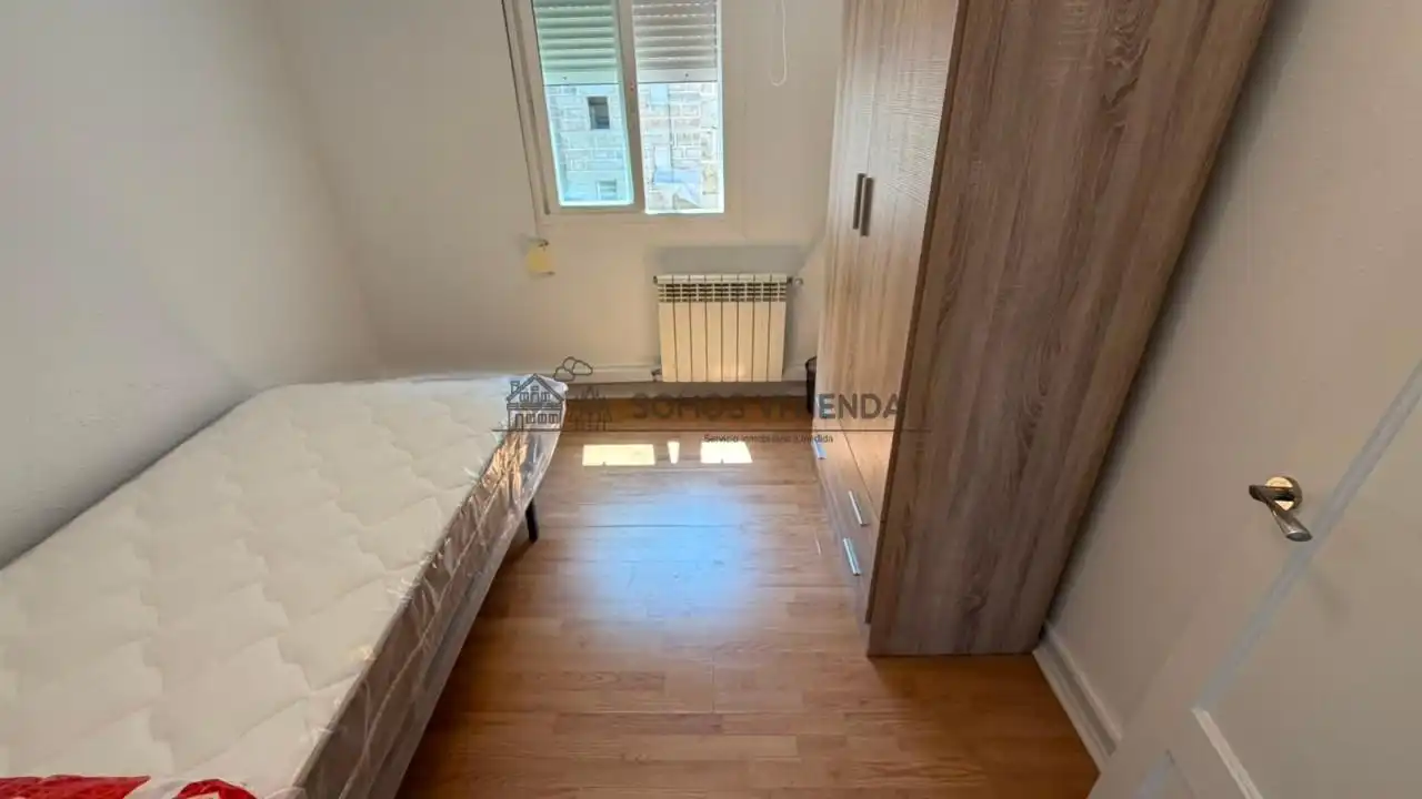 Habitación de Piso de alquiler en Ourense Capital  con Calefacción y Amueblado