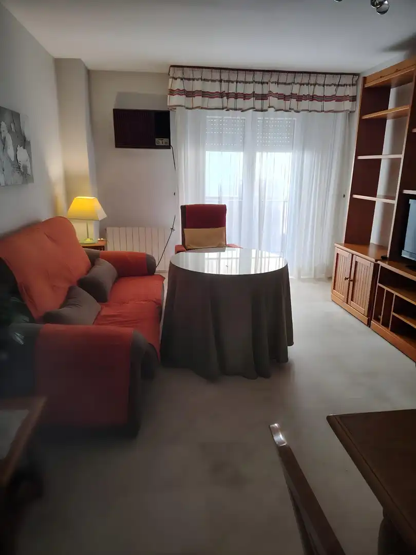 Flat with lift to rent in Calle NUEVA DE SAN ANTON
