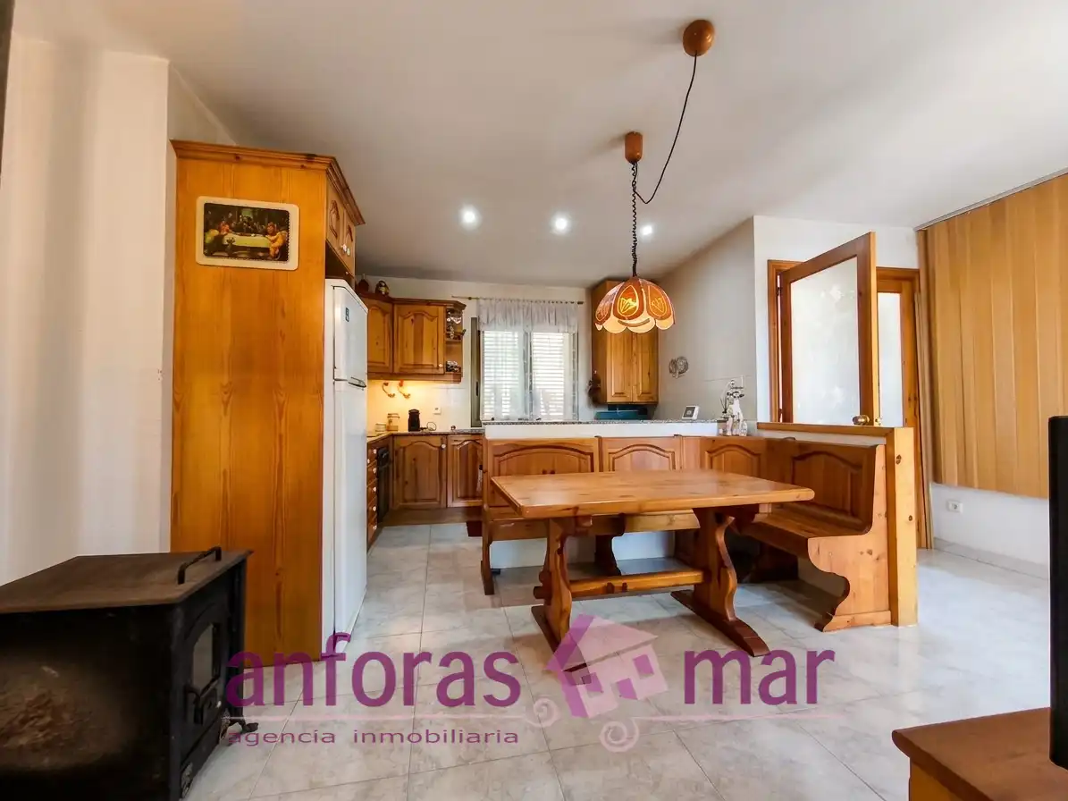 Cuina de Casa o xalet en venda en Torredembarra amb Jardí privat, Terrassa i Piscina