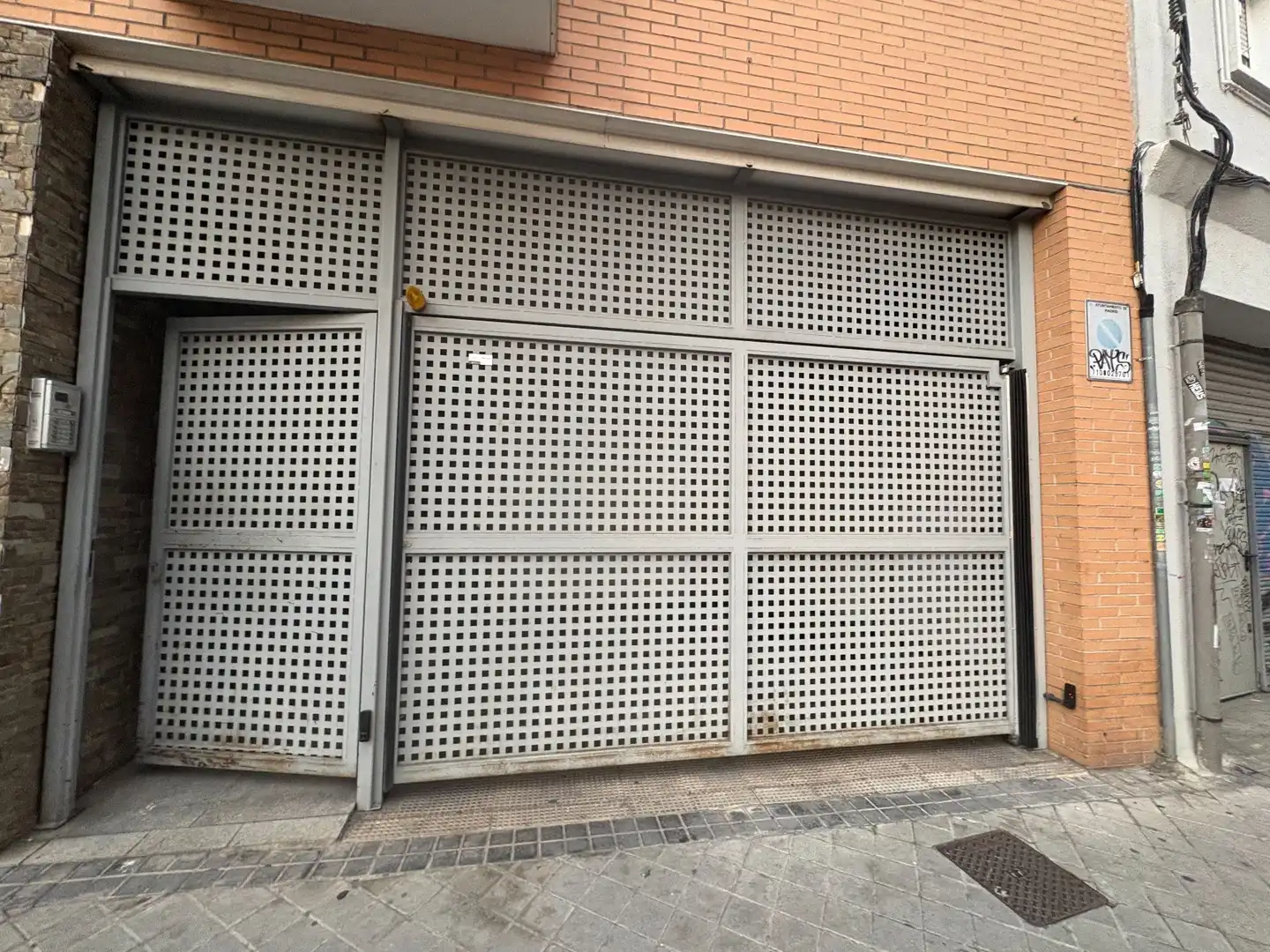 Vista exterior de Garaje en venta en Madrid