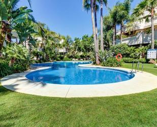 Jardí de Apartament de lloguer en Marbella amb Aire condicionat, Terrassa i Piscina